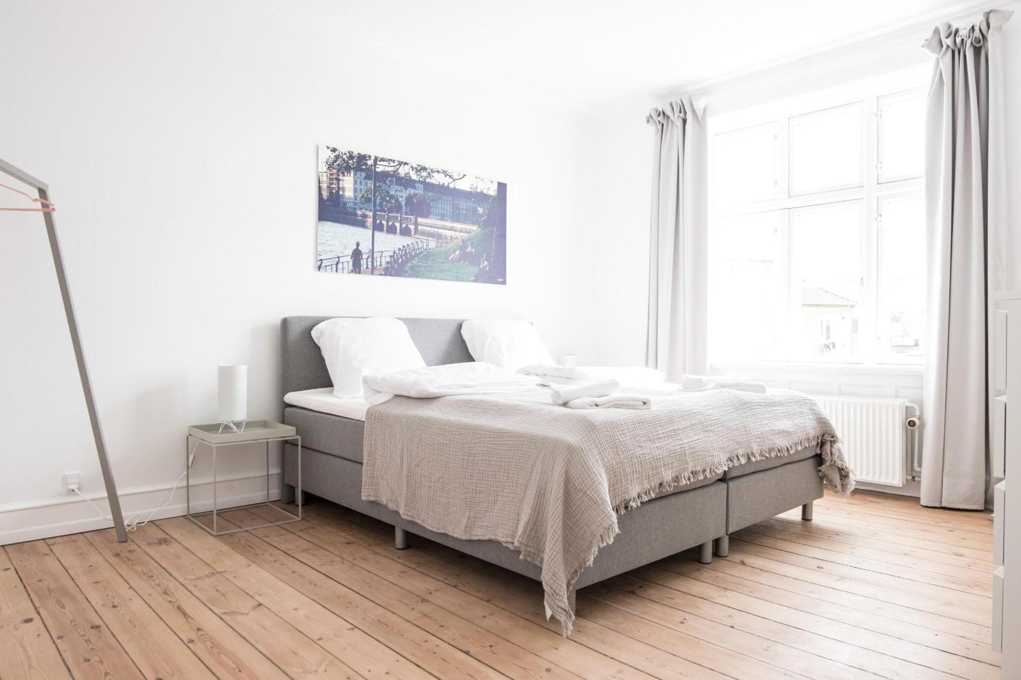 Beautiful 2-bed With Large Balcony Leilighet
